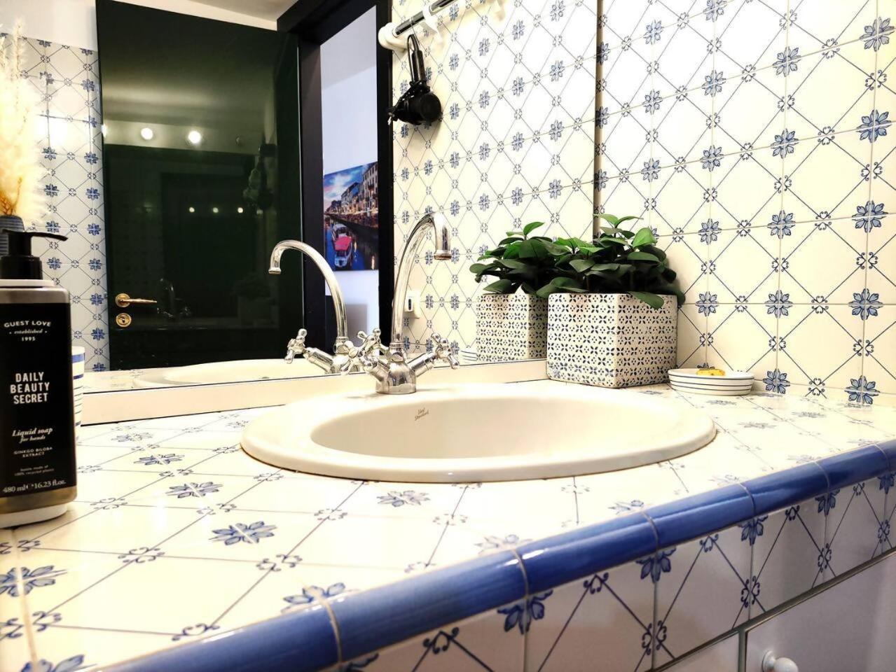 Bilocale Santagostino Apartamento Milão Exterior foto
